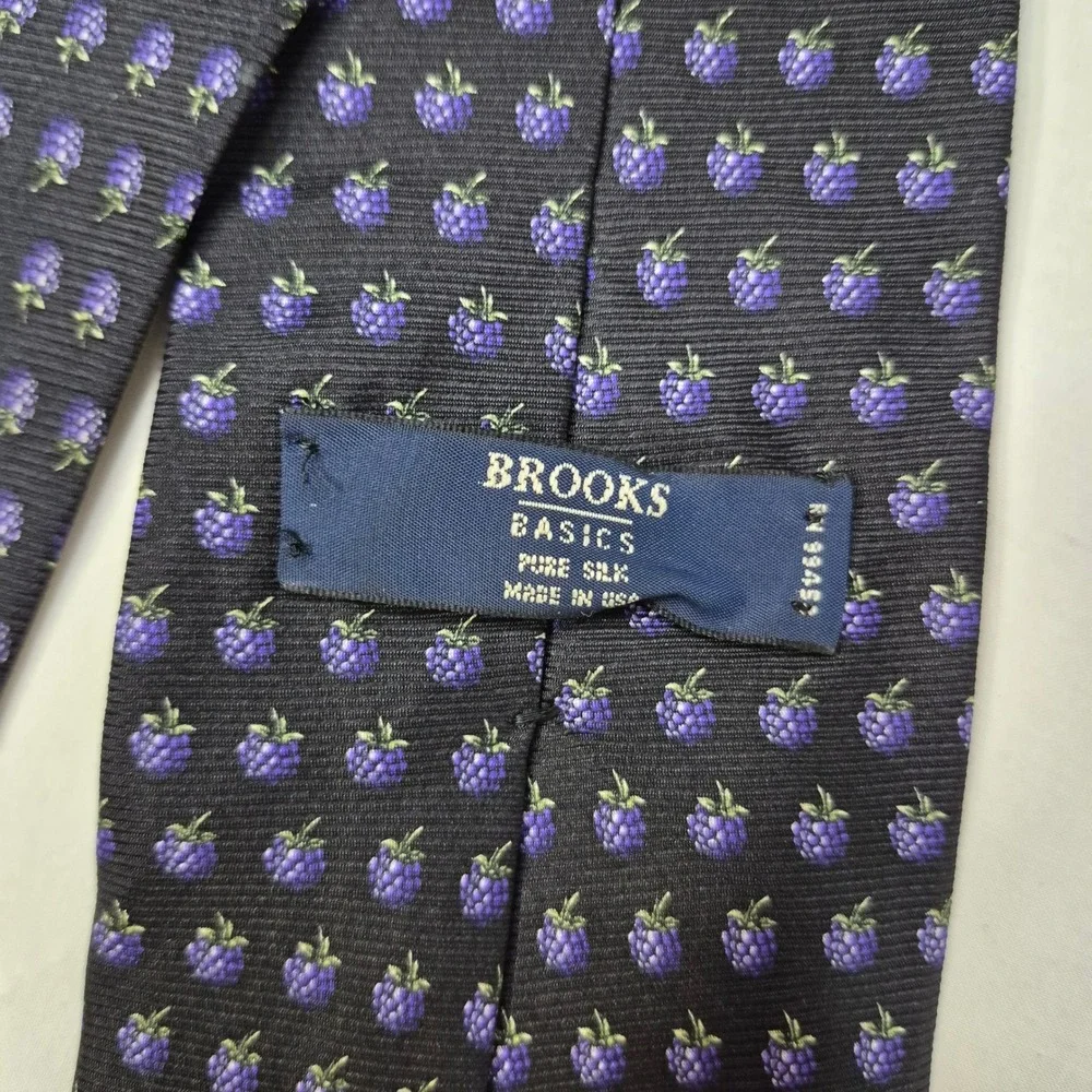 Brooks Brothers Basics‎ Repp Tie Mens Black Purple Blackberry Foulard Silk USA
